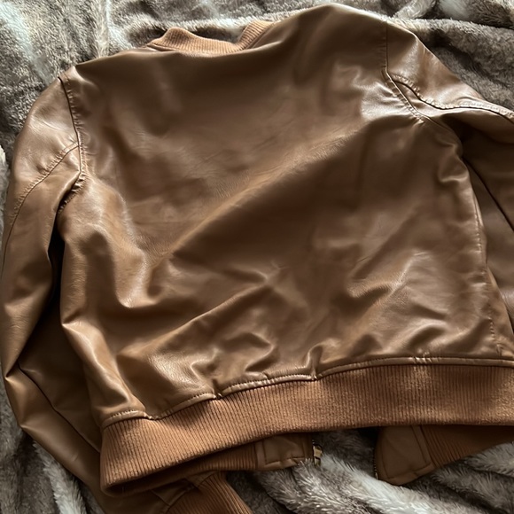 Brown/Tan Faux Leather Jacket. Size says Large but it fits S-M - Picture 5 of 5